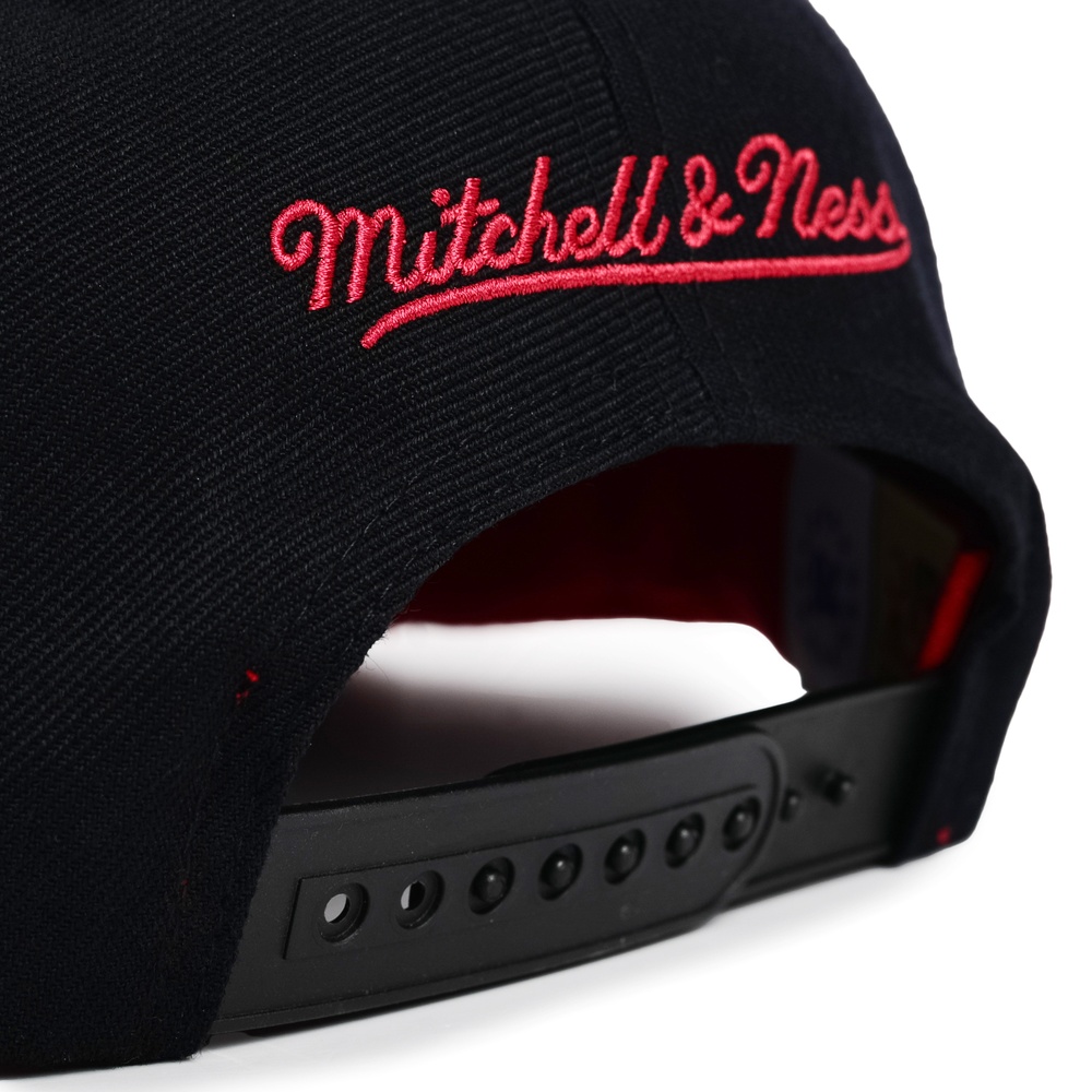 Бейсболка Born and bred snapback MITCHELL&NESS — фото и цены