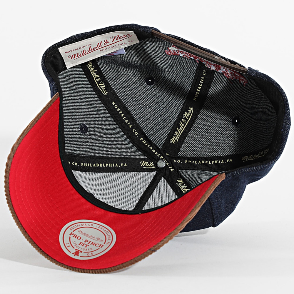 Бейсболка Chicago Bulls D-stressed Pro MITCHELL&NESS — фото и цены