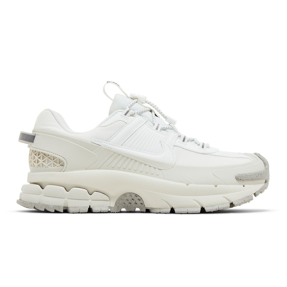 Nikeкроссовки Zoom Vomero 5 Roam